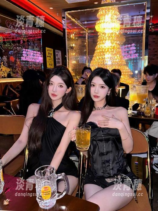 17cc吃瓜 在17cc吃瓜的网页里,绯闻满天飞,心情也被带飞了!