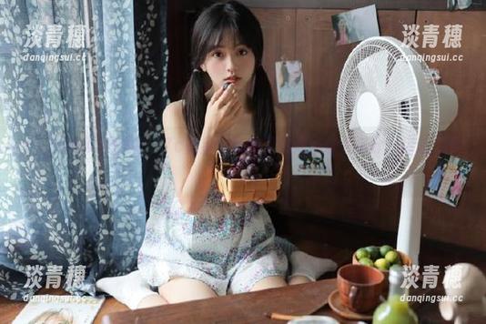 17c吃瓜 举报!17c吃瓜发布的情侣秀恩爱太过分,你怎么看?