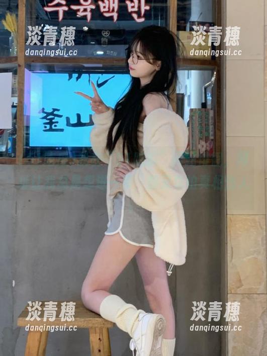 51吃瓜 我在“51吃瓜”网站徘徊,网址让我总是想进一步,却又总怕真相伤人。