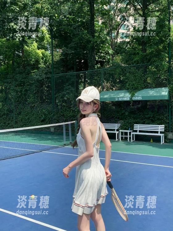 51吃瓜中心 “51吃瓜中心”网页,拖鞋与西装的绝妙相遇!