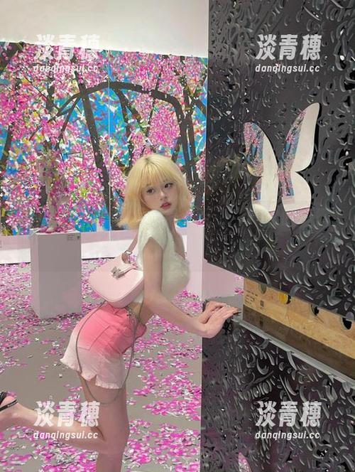 718吃瓜网 发布最新资讯,718吃瓜网带你踏上曲折吃瓜之路!