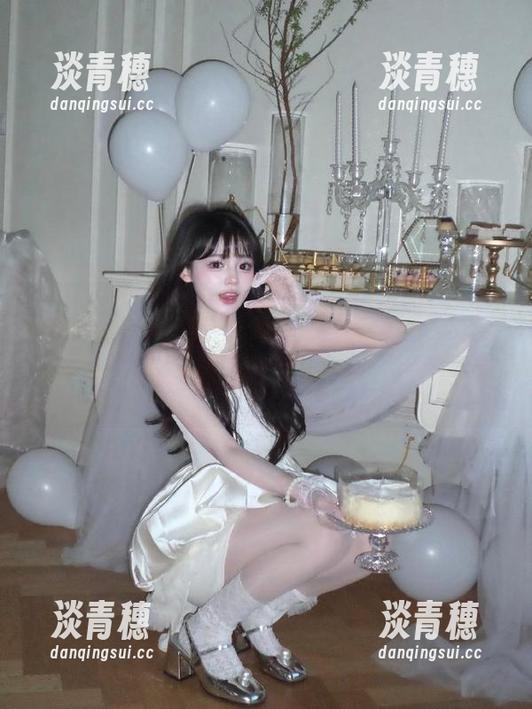 ccggbet吃瓜的地址，能带我找到谁——风中凌乱的瓜丛里，有铁锹和水壶等着我！