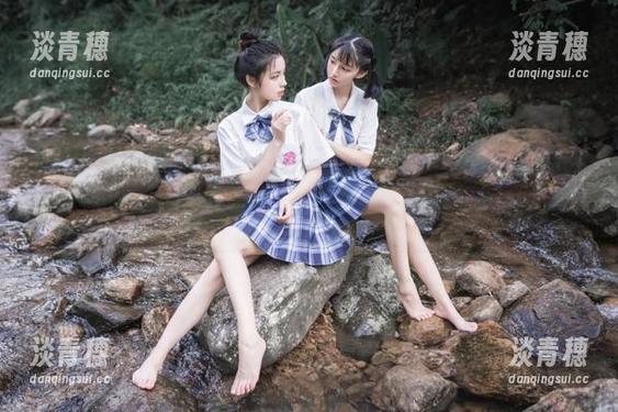 进入“www.吃瓜”的传送门，意外收获来自星辰大海的八卦短信。