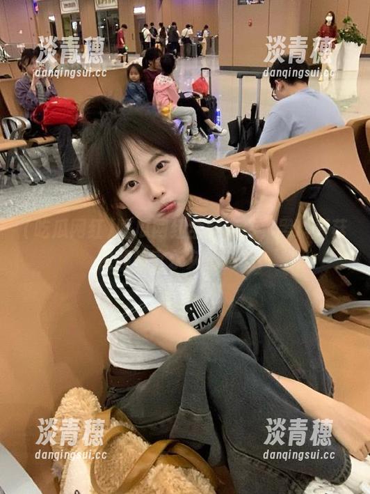 吃瓜网红 吃瓜网红全网疯传,黑料蘑菇视频简直永久洗脑啊!