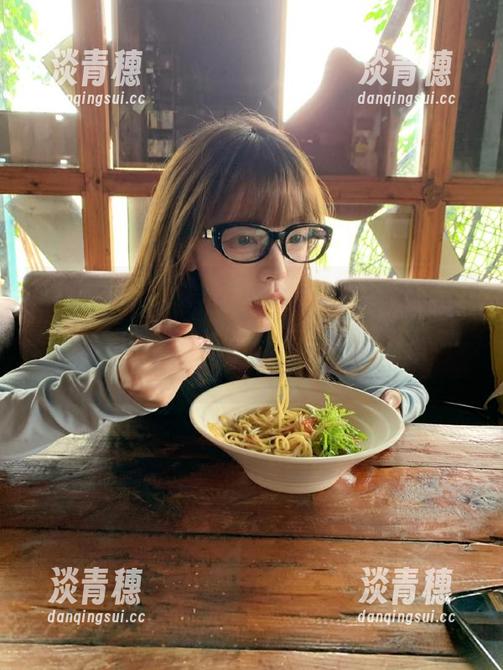 吾爱吃瓜 吾爱吃瓜苹果版,温馨提示:在线观看可能会引发高度兴奋,请谨慎使用。