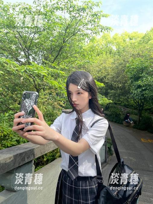 站在我要吃瓜.cc网站上，仿佛能看见全世界的八卦
