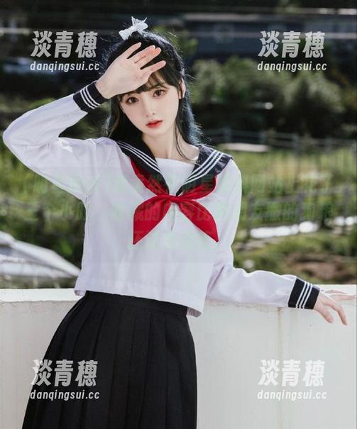 我竟然在明星黑料网站上花了三个小时，收藏的内容比我朋友撒的狗粮还让我震惊。