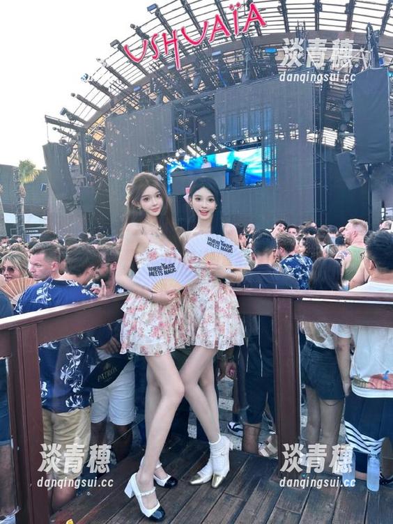 突然一想，这“黑料不打烊”的入口，是不是在邀请我开启荒诞不经的吃瓜之旅？