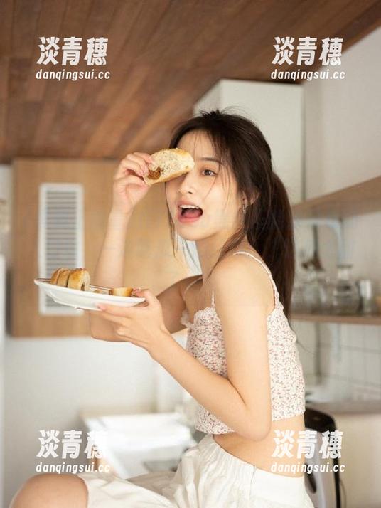 黑料正能量 在778su黑料正能量发布的入口边,一边吃瓜一边感慨:“这瓜太甜了!”
